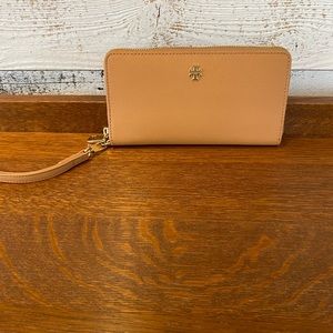 Tory Burch Emerson Zip Passport Continental Wallet! WONDERFUL!